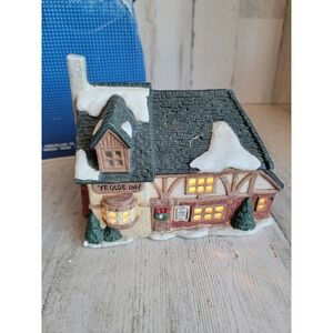 Vintage ceramic ye olde inn‎ village accessory Xmas home decor